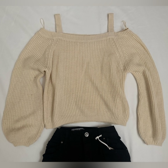 Sweaters - Cream/White Off the Shoulder Knitted Sweater Size Small